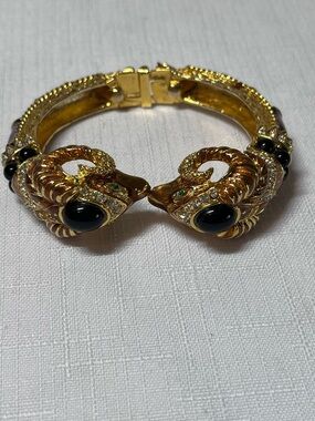 GEM CRAFT Gold-Tone Double Serpent Hinged Bangle Bracelet Black Cabochons
VINTAG
